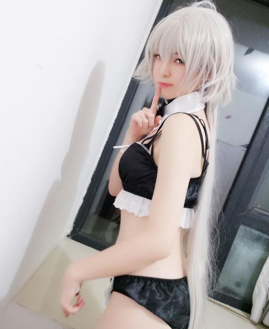 �Ծ���ɫ����ǽ